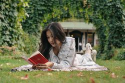 Đọc sách có đang trở thành cuộc đua thể hiện đẳng cấp?