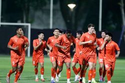 HLV Kim Sang-sik: 'ĐT Việt Nam phải đoàn kết để vượt qua khó khăn'