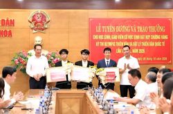 Thanh Hóa trao thưởng cho học sinh đoạt Huy chương Vàng Olympic Thiên văn quốc tế