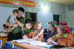 Thắp sáng con chữ vùng cao giữa đại ngàn Tây Côn Lĩnh