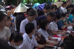 [Video] Tăng mức phụ cấp ưu đãi nghề giữ chân cán bộ y tế vùng khó khăn