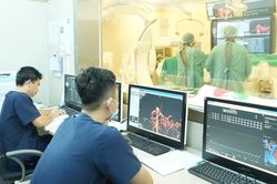 Rút ngắn khoảng cách trong tiếp cận dịch vụ y tế chất lượng cao