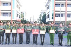 Công an Đồng Tháp khen thưởng tập thể, cá nhân có thành tích xuất sắc