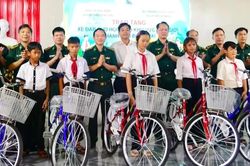 Đồng Nai: Trao tặng xe đạp đến 50 học sinh khó khăn vùng biên giới