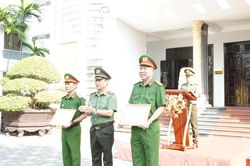 Tuyên dương, khen thưởng nhiều tập thể, cá nhân có thành tích xuất sắc trong công tác, chiến đấu