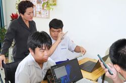 'Đôi mắt' công nghệ dẫn lối người khiếm thị