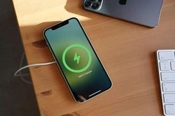 Sạc điện thoại đến 100% thường xuyên có hại pin?
