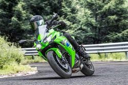 [GALLERY] Kawasaki Ninja 650 2027 nâng cấp phuộc, phanh mới - chờ về Việt Nam