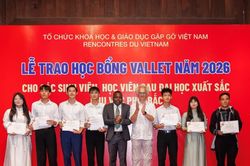 Sinh viên Phân hiệu ĐH Thái Nguyên tại tỉnh Lào Cai vinh dự nhận học bổng Vallet