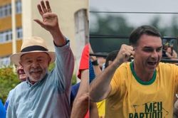 Bầu cử tổng thống Brazil: Lãnh đạo đương nhiệm Lula da Silva bị đối thủ Flávio Bolsonaro dẫn trước, cuộc đua bước sang vòng hai