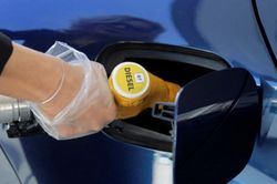 Người dân Mỹ thắt lưng buộc bụng khi giá dầu diesel tăng nhanh
