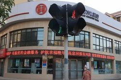 Lý do Trung Quốc đóng cửa hàng trăm ngân hàng