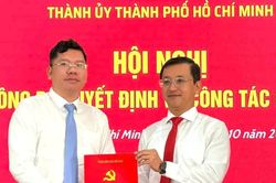 Trao quyết định của Ban Thường vụ Thành ủy TPHCM về công tác cán bộ