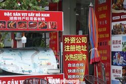 Bắc Ninh chỉ đạo xử lý tình trạng biển chữ nước ngoài lấn át tiếng Việt trên đường phố