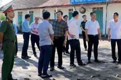 Vụ hàng trăm học sinh nghỉ học: Công an làm việc với 2 phụ huynh