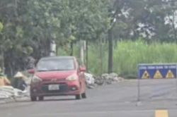 Xác minh động cơ của TikToker đăng clip 'dùng ô tô con lu lèn mặt đường nhựa'