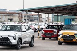 Xe nhập khẩu ồ ạt về Việt Nam, nguồn cung cho thị trường ô tô tăng cao