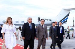Tổng thống Panama và phu nhân đến Hà Nội, lần đầu thăm Việt Nam