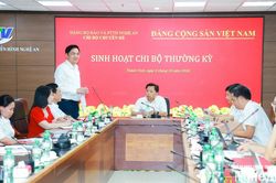 Phó Bí thư Thường trực Tỉnh ủy Hoàng Nghĩa Hiếu dự sinh hoạt chi bộ tại Đảng bộ Báo và phát thanh, truyền hình Nghệ An
