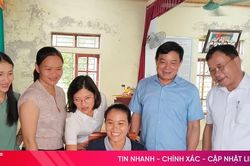 Xã Tứ Mỹ trang bị máy vi tính hỗ trợ các thôn chuyển đổi số