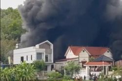 Hà Nội: Cháy tại xã Trung Giã, cột khói bốc cao hàng chục mét