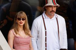 Travis Kelce vẫn mê mẩn ca khúc bị chê thậm tệ của Taylor Swift