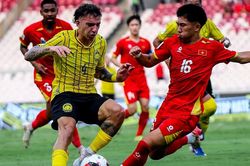 Tuyển Việt Nam lần đầu thua Malaysia ở thời HLV Kim Sang Sik