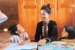 Ký sự La Lay - Bài cuối: Sinh kế tại chỗ và 'hành trang làm cha mẹ từ xa'