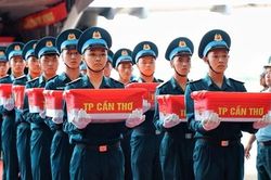 Máy bay quân sự đưa hơn 15.000 mẫu hài cốt liệt sĩ ra Hà Nội giám định ADN