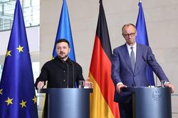 Đức công bố viện trợ quân sự mới cho Ukraine, kêu gọi nối lại đàm phán hòa bình