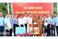 Hòn Đất trao nhà Đại đoàn kết cho hộ có hoàn cảnh khó khăn