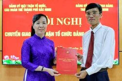 Đảng ủy MTTQ thành phố Bắc Ninh tiếp nhận tổ chức Đảng và đảng viên