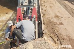 Tháo dỡ cầu tạm bắc qua sông Buông phục vụ thi công cao tốc Biên Hòa - Vũng Tàu