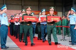 Quân khu 9 bàn giao, vận chuyển 15.401 mẫu hài cốt liệt sĩ ra Hà Nội giám định ADN
