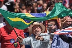 Bầu cử Brazil đảo chiều dự báo: Ông Flávio Bolsonaro dẫn trước ông Lula