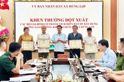 Hùng Lợi khen thưởng 6 hộ dân tự nguyện hiến đất làm đường