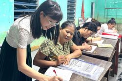 Vượt tuổi tìm con chữ