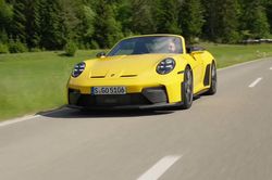 Ngắm Porsche 911 GT3 SC 2026 màu vàng rực trên đường chạy thử