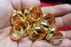 Giá vàng thế giới tăng, trong nước trái chiều