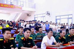 Đưa kiến thức pháp luật đến gần học sinh dân tộc nội trú