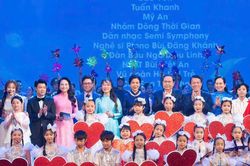 Chủ tịch Quốc hội Trần Thanh Mẫn dự Chương trình 'Kết nối yêu thương', chung tay hỗ trợ phụ nữ, trẻ em có hoàn cảnh đặc biệt khó khăn