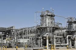Giá dầu tăng sau khi Houthi tấn công các cơ sở Saudi Aramco
