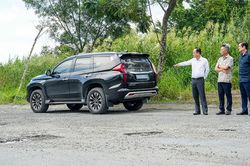 Khảo sát thực trạng, tiến độ khắc phục đường hư hỏng do mưa lớn