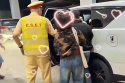 1h sáng, tiếng còi CSGT mở lối đưa sản phụ sắp sinh đến bệnh viện