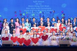Chủ tịch Quốc hội dự chương trình nghệ thuật 'Kết nối yêu thương'