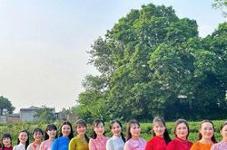 Phụ nữ Hà Nội hưởng ứng 'Tháng áo dài' và Tháng cao điểm 'Vì người nghèo'