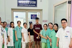 Trẻ mắc sốt xuất huyết Dengue chuyển nặng, cảnh giác biến chứng xuất huyết tiêu hóa