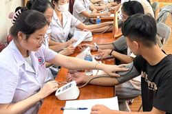 Nghệ An: Khám sức khỏe gần 2.000 học sinh, phát hiện nhiều bệnh lý