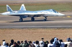 Tiêm kích F-16 Ukraine có 'ăn tươi nuốt sống' được Su-57 Nga?