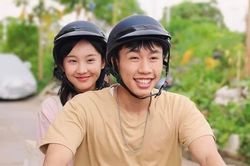 Không chỉ cùng nhau trở lại, cặp đôi Đi Giữa Trời Rực Rỡ còn chọn vai diễn tương đồng